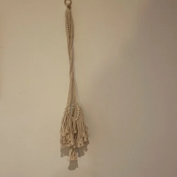 Macrame plant holder - Picture 3 of 5